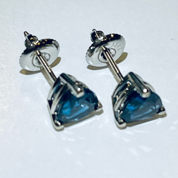 BLUE SAPPHIRE EARRINGS—UNTREATED-NO HEAT—2.50 TCW—TRILLION CUT—14KT GOLD-HIGH - Picture 12 of 15